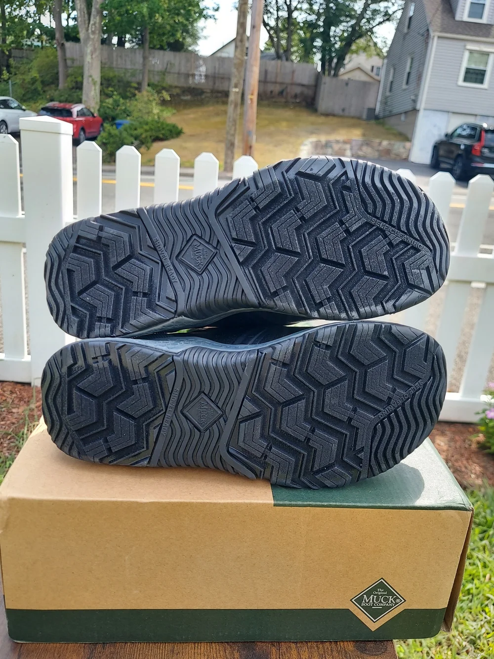 Muck Boots Outscape Low Black & Gray Slip-On Waterproof Shoes Women Size 6.5 NWT